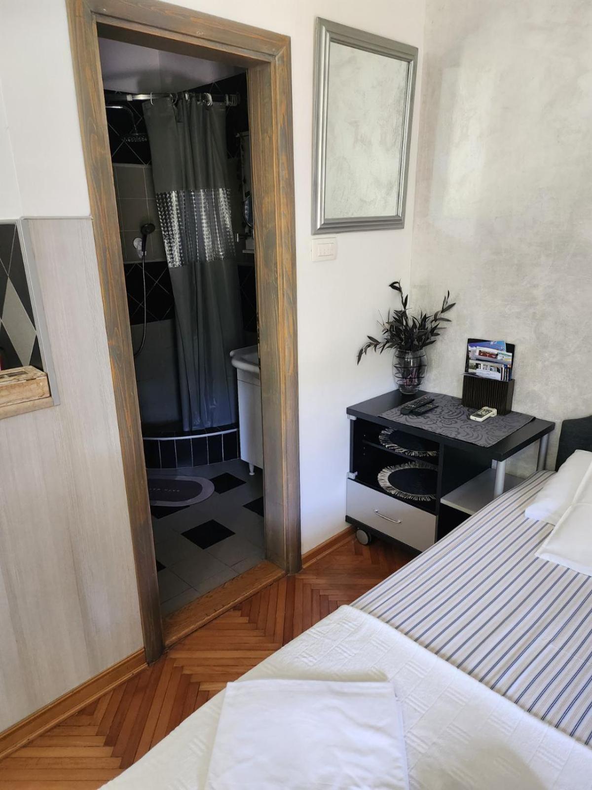 Apartments Sandra Котор Экстерьер фото